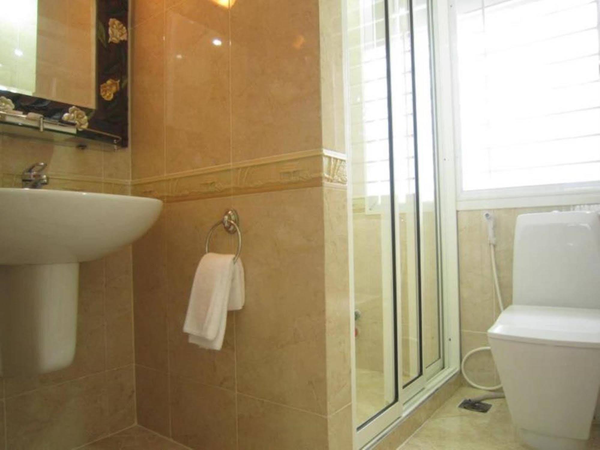 Hoang Thanh Thuy Airport Hotel 1 - Gan Am Thuc Dem Cho Hoang Hoa Tham Ho Chi Minh-stad Buitenkant foto
