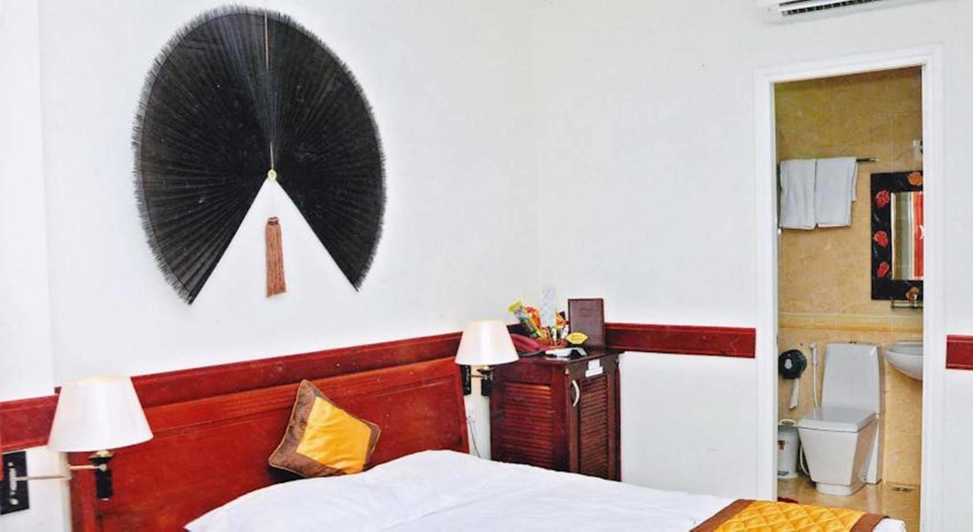 Hoang Thanh Thuy Airport Hotel 1 - Gan Am Thuc Dem Cho Hoang Hoa Tham Ho Chi Minh-stad Buitenkant foto